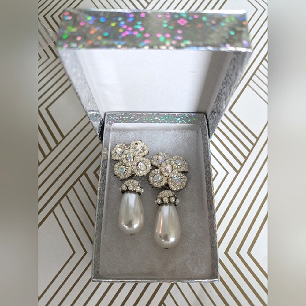 Vintage Tara Old Hollywood Glam Clip On Earrings - Picture 9 of 13
